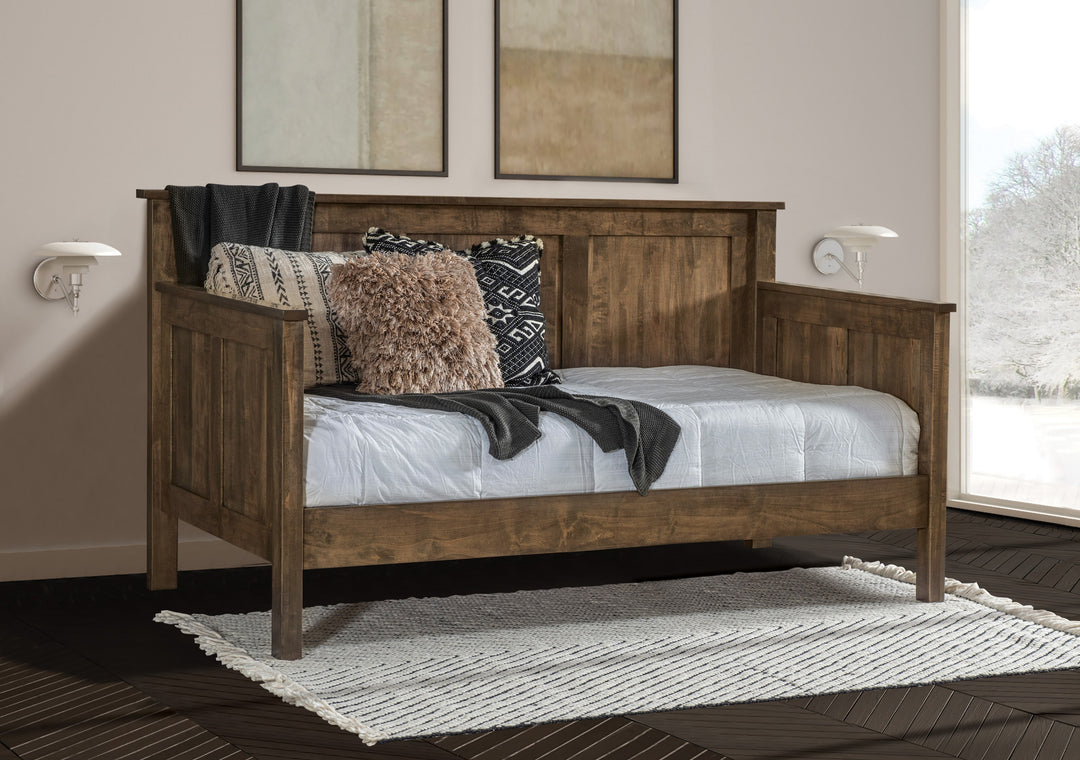 QW Amish Panel Day Bed w/ Optional Trundle