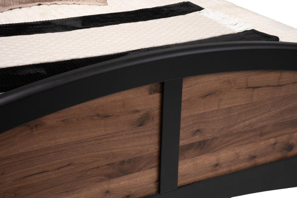 QW Amish Gilmore Bed