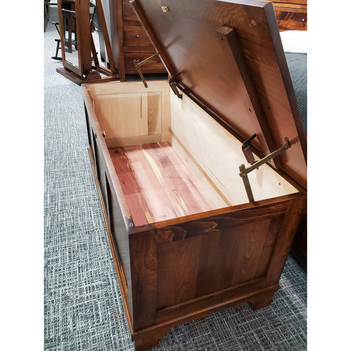 QW Amish Shaker Cedar Chest