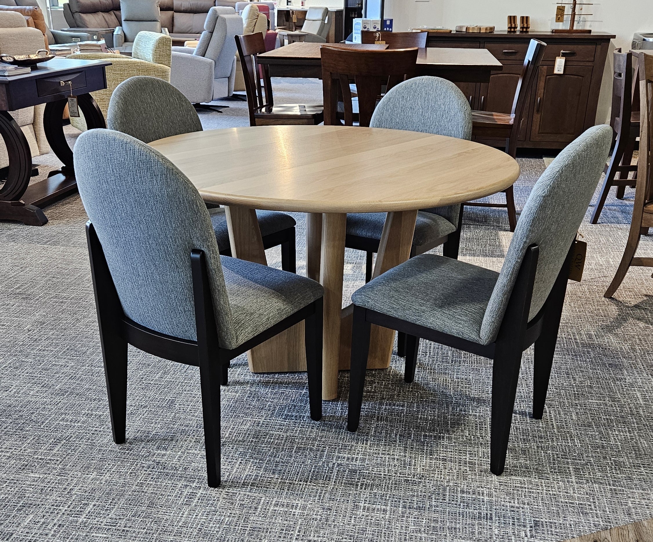 QW Amish Maria Round Table - Thumbnail 2