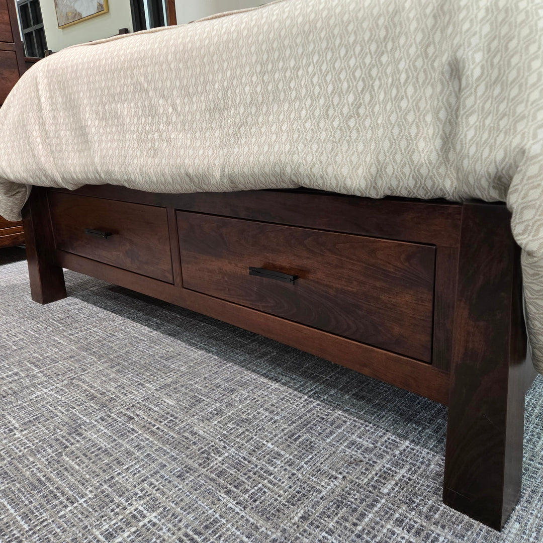Clearance Catalina Queen Storage Bed 5pc Bedroom set