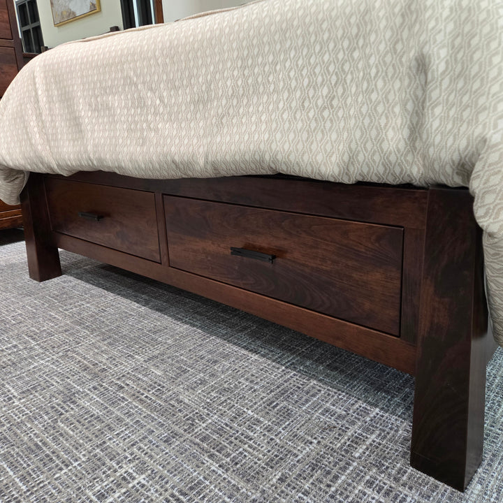 Clearance Catalina Queen Storage Bed 5pc Bedroom set