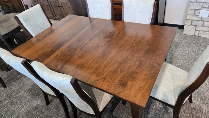 Clearance Shaker Leg 42x66 w/2-12"Leaves and 6 Stacy Side Chairs
