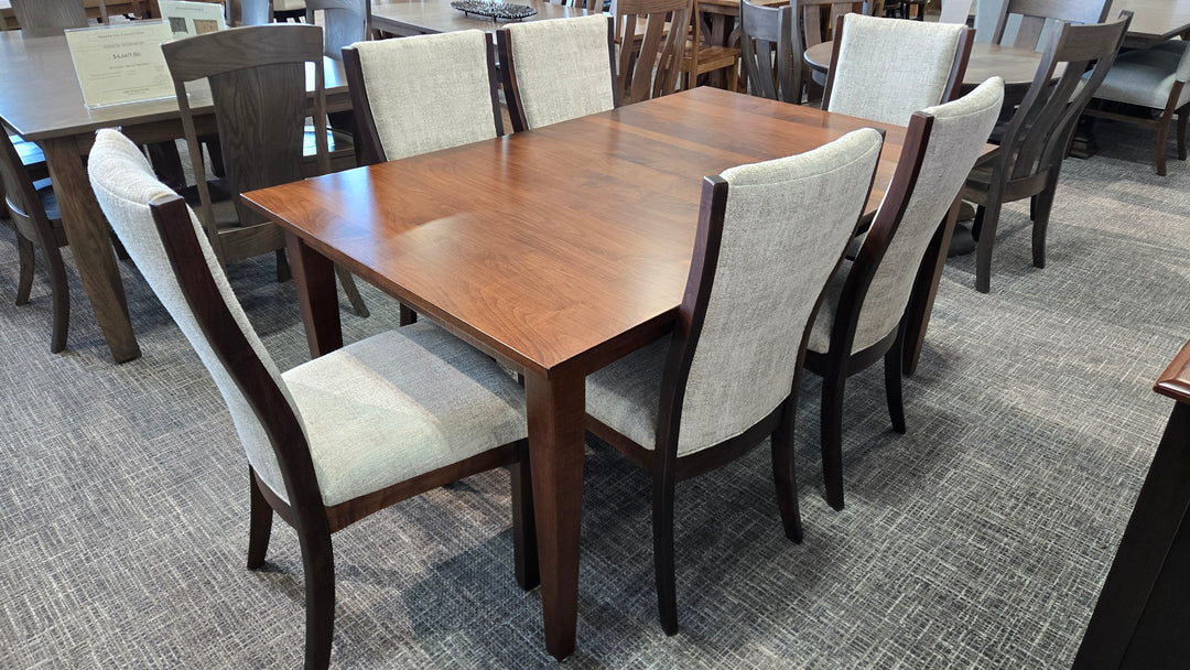 Clearance Shaker Leg 42x66 w/2-12"Leaves and 6 Stacy Side Chairs