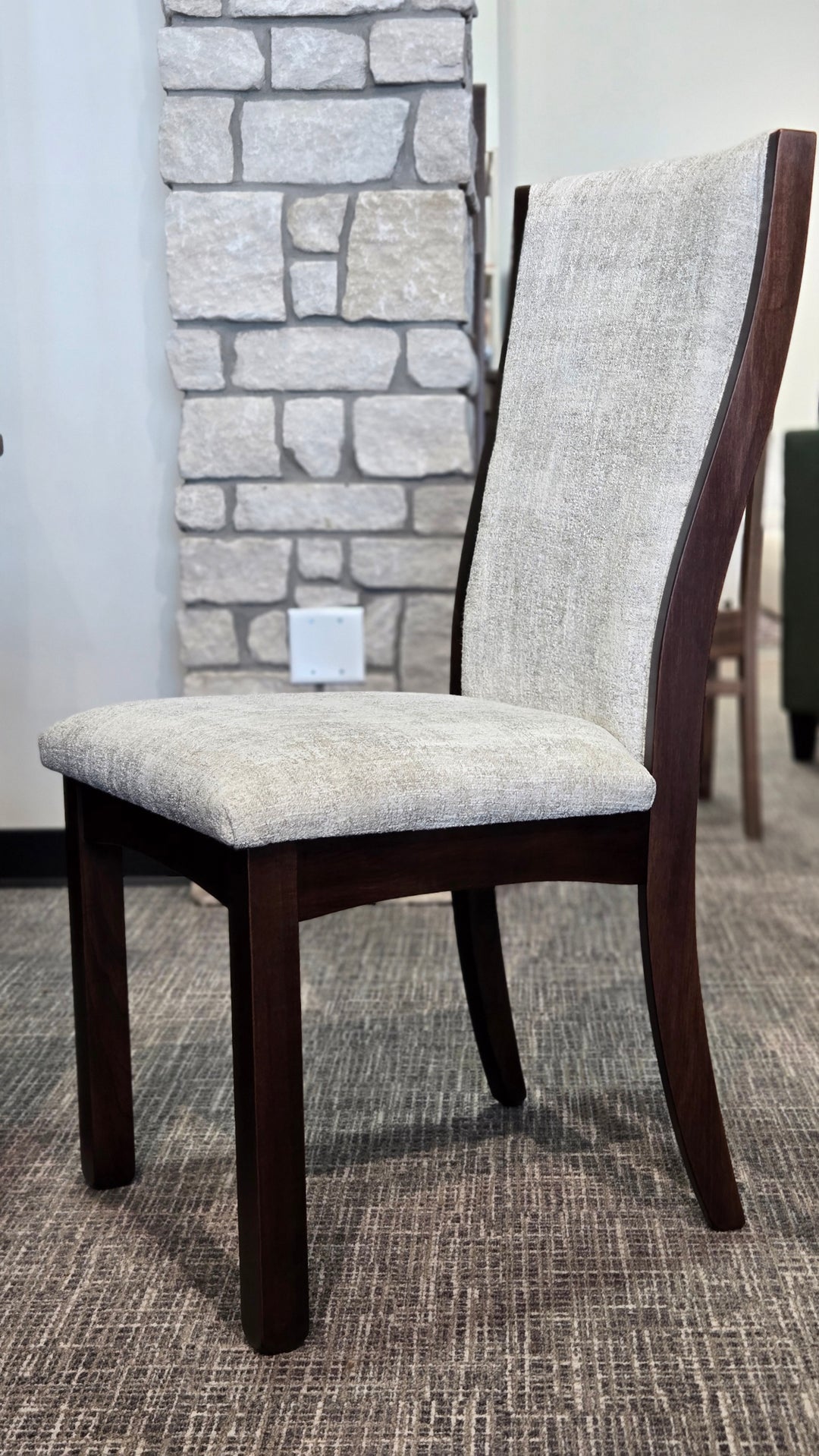 Clearance Shaker Leg 42x66 w/2-12"Leaves and 6 Stacy Side Chairs