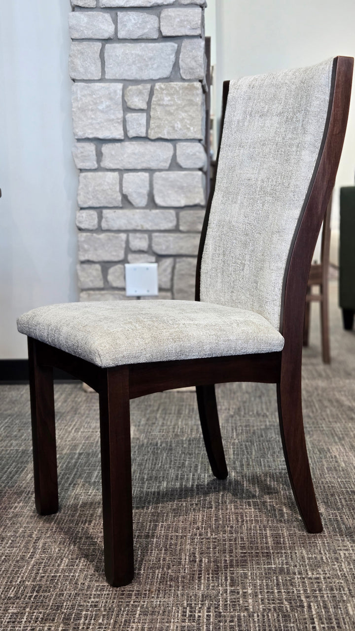 Clearance Shaker Leg 42x66 w/2-12"Leaves and 6 Stacy Side Chairs