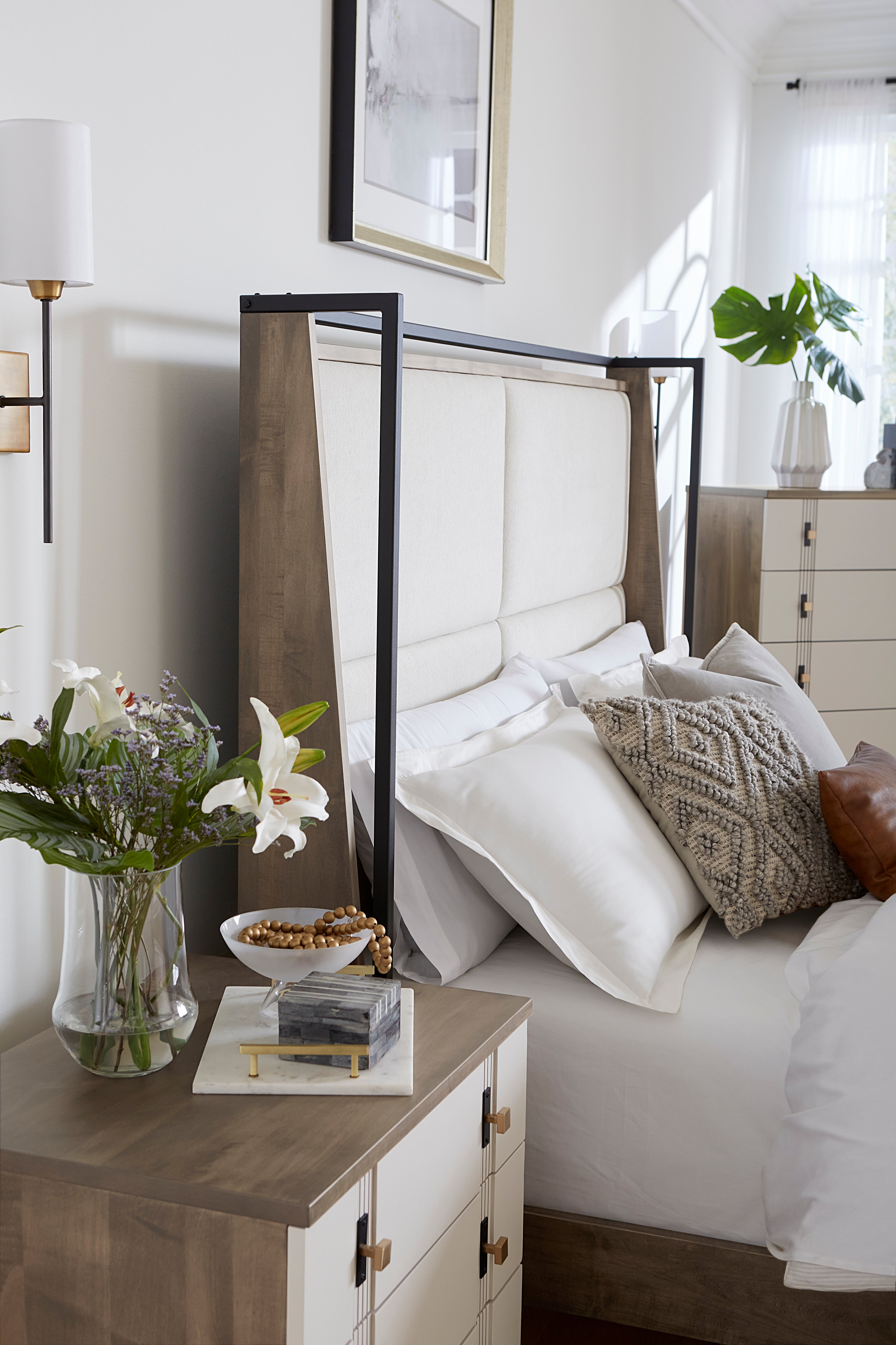 QW Amish Abshire Bed with Fabric Headboard - Thumbnail 3