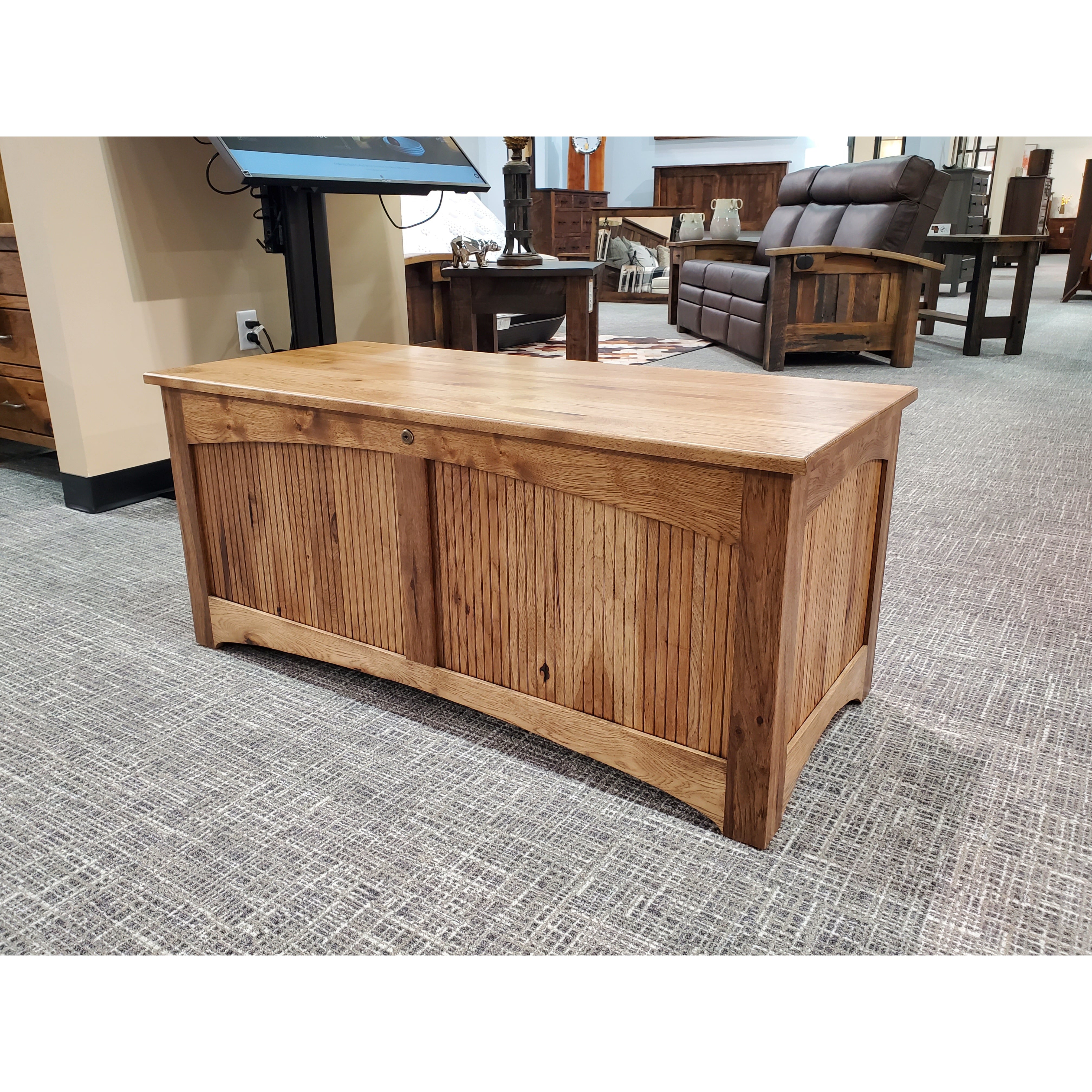 QW Amish Mission Fancy Cedar Chest - Thumbnail 5